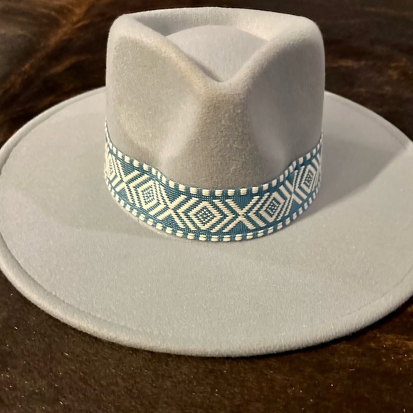 *Beand new, with Tags* Womens felt hat - Picture 2 of 3